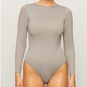 NWOT SKIMS Essential Crew Neck Long Sleeve Bodysuit new
